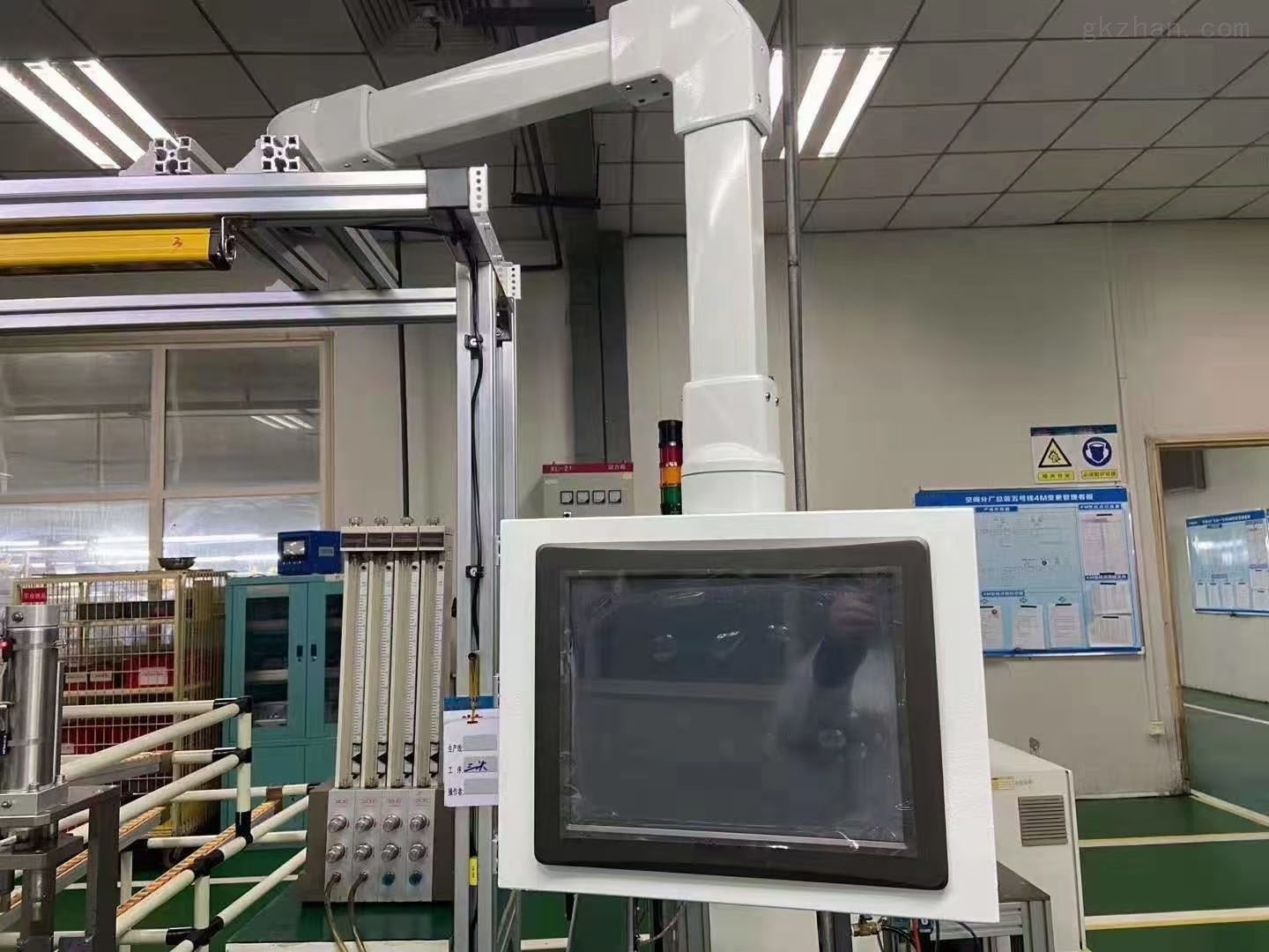 嵌入式工业一体机在智能工厂生产线